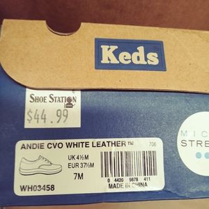 Ladies size 7 Keds NEW in box